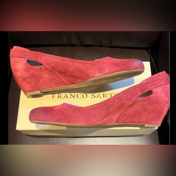 Franco Sarto Chianti Red Suede Low Wedge Button Cut Out Detail Shoes Size 10 Med - Picture 7 of 16